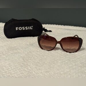 Woman’s Fossil Blythe PS3934 Sunglasses w/ Case